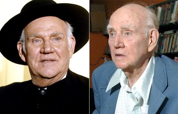 Dabbs Grees trong vai Reveran Robert Alden. Được nhớ đến với nhân vật Robert William trong Ngôi nhà nhỏ. Trước đây Dabbs Greer từng vào các vai diễn phụ mặc dù ông từng nổi danh trong các phim lớn như “The Dick Van Dyke Show” và “The Brady Bunch”. Gần đây nhất là năm 1990, ông xuất hiện trong một phiên bản cũ của Tom Hanks là phim “Green Mile”. Ông qua đời năm 2007 do mắc bệnh liên quan đến thận và bệnh tim. Dabbs Grees trong vai Reveran Robert Alden. Được nhớ đến với nhân vật Robert William trong Ngôi nhà nhỏ. Trước đây Dabbs Greer từng vào các vai diễn phụ mặc dù ông từng nổi danh trong các phim lớn như “The Dick Van Dyke Show” và “The Brady Bunch”. Gần đây nhất là năm 1990, ông xuất hiện trong một phiên bản cũ của Tom Hanks là phim “Green Mile”. Ông qua đời năm 2007 do mắc bệnh liên quan đến thận và bệnh tim.