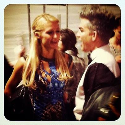 Hai người bạn thân hồ hởi tay bắt mặt mừng khi "đụng nhau" tại show diễn ở NYFW. Hai người bạn thân hồ hởi tay bắt mặt mừng khi "đụng nhau" tại show diễn ở NYFW.