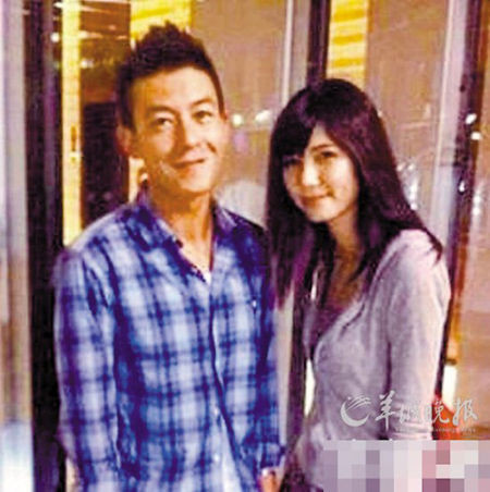 Bức hình Trần Quán Hy chụp chung người đẹp Ngụy Ngọc Đình trên facebook của cô.