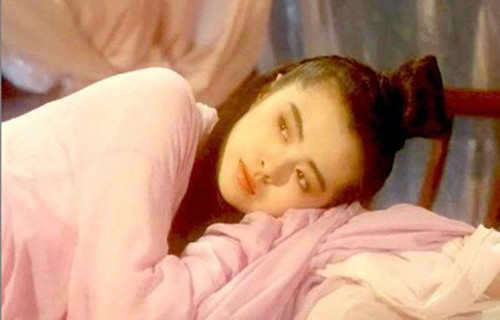 Vương Tổ Hiền trong Thiện nữ u hồn (1987). Vẻ đẹp này không chỉ mê hoặc các đấng mày râu trong phim mà còn làm chao đảo trái tim của hàng triệu đấng mày râu ngoài đời thực. (Ảnh: eva) Xem thêm: Sao hoa ngữ đẹp hút hồn/ Mỹ nhân facebook Việt.