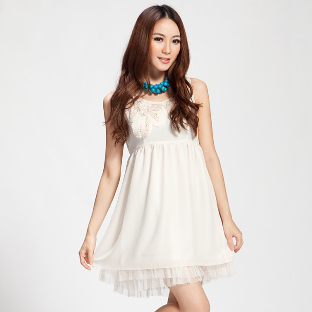 Màu trắng sữa tinh khôi, kết hợp với vòng cổ cá tính sẽ làm nên hình ảnh một cô nàng vừa đáng yêu, vừa cực kỳ thời thượng. Xem thêm: Váy xinh chào hè 2012/ Tuyệt đẹp: sơ mi cho quý cô công sở Màu trắng sữa tinh khôi, kết hợp với vòng cổ cá tính sẽ làm nên hình ảnh một cô nàng vừa đáng yêu, vừa cực kỳ thời thượng. Xem thêm: Váy xinh chào hè 2012/ Tuyệt đẹp: sơ mi cho quý cô công sở