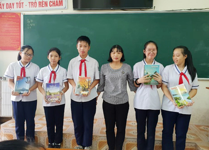 Cô giáo Nguyễn Thị Kim Oanh luôn tâm niệm học theo Bác để trở thành người giáo viên mẫu mực (Ảnh: Nhân vật cung cấp) Cô giáo Nguyễn Thị Kim Oanh luôn tâm niệm học theo Bác để trở thành người giáo viên mẫu mực (Ảnh: Nhân vật cung cấp)