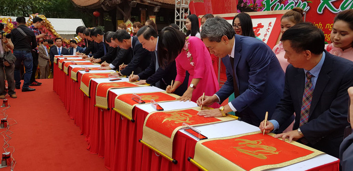 Các đại biểu khai bút đầu Xuân (Ảnh: CTV) Các đại biểu khai bút đầu Xuân (Ảnh: CTV)