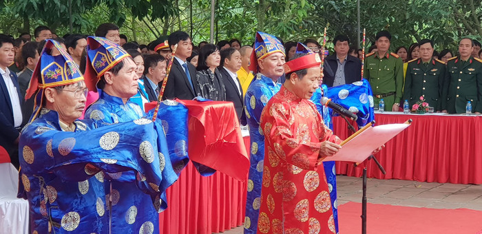 Nghi lễ dâng hương tại đền thờ Nhà giáo Chu Văn An (Ảnh: CTV) Nghi lễ dâng hương tại đền thờ Nhà giáo Chu Văn An (Ảnh: CTV)