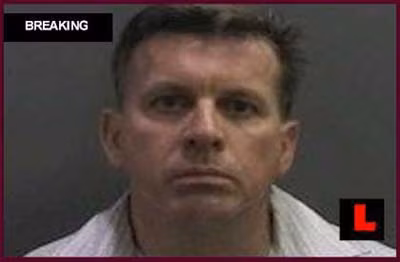 Con trai tự tử, phụ huynh đốt trường 