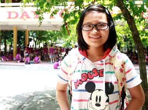 Thủ khoa ĐH Ngoại ngữ Nguyễn Nguyệt Minh trong suốt 3 năm học PTTH, học kỳ cũng đạt điểm số trung bình môn trên chín phẩy nhưng Minh luôn quan niệm "học là chính, chơi mới là quan trọng"