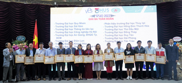 Đội tuyển Olympic Vật lý Trường Đại học Hải Phòng đạt giải Ba toàn đoàn (Ảnh: NTCC) Đội tuyển Olympic Vật lý Trường Đại học Hải Phòng đạt giải Ba toàn đoàn (Ảnh: NTCC)