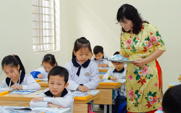 Có nên bắt buộc giáo viên phổ thông làm việc 8 giờ ngày tại trường? (Ảnh chỉ mang tính chất minh họa: Lã Tiến)