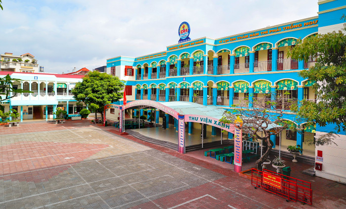 Nhà trường hiện nay có đủ phòng học đạt chuẩn để tổ chức cho 100% học sinh học 2 buổi/ngày (Ảnh: Lã Tiến)