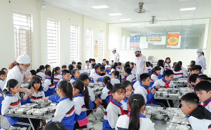 Học sinh được ăn bán trú từ lớp 1 đến lớp 5; nhà trường có phòng ăn và phòng ngủ riêng biệt cho học sinh (Ảnh: Lã Tiến)