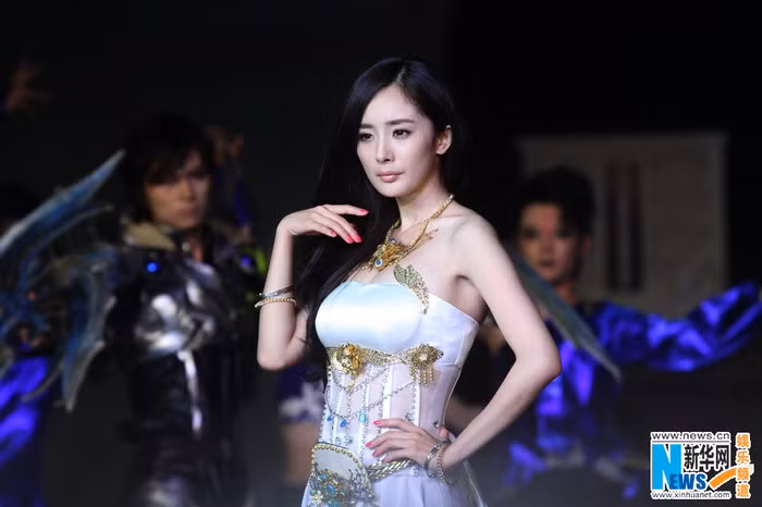 Từng có tin đồn về mối tình giữa Dương Mịch và Phùng Thiệu Phong trước khi cô đến với nam diễn viên Lưu Khải Uy.