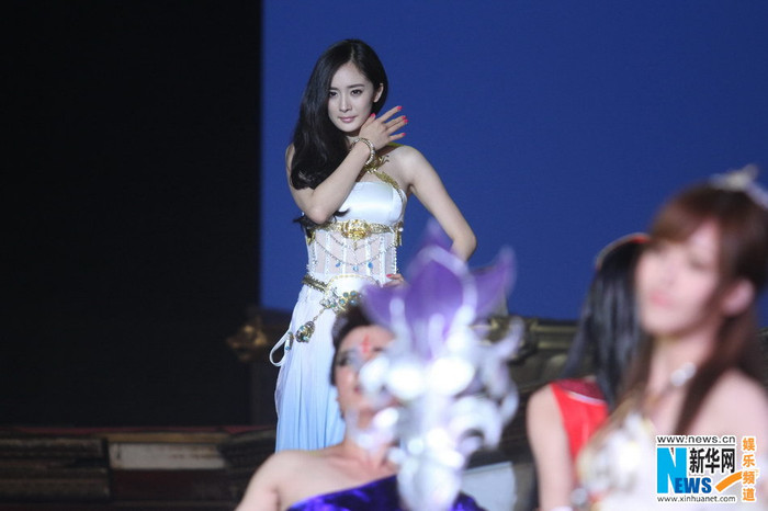 Game này tái hiện trận chiến thời viễn cổ trên biển giữa Hải thần và Bát đại môn phái.