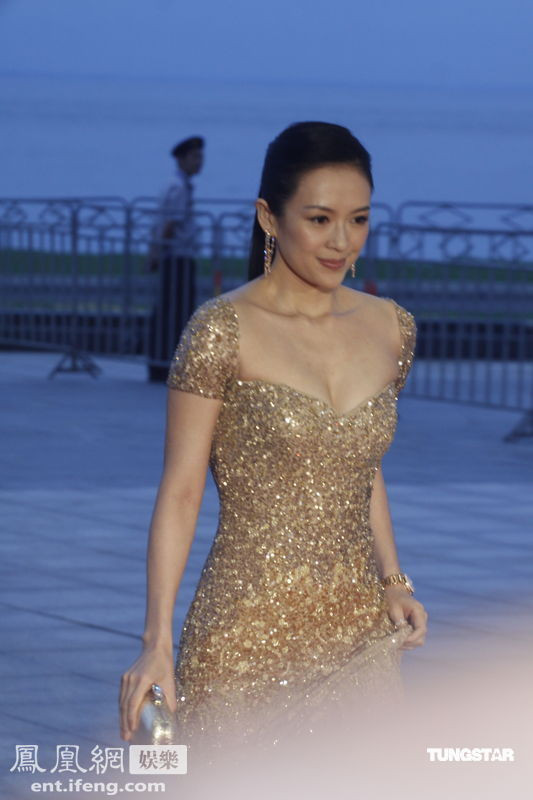 Chương Tử Di cũng bày tỏ ý chí kiên định trong việc theo đuổi đến cùng vụ kiện này, đồng thời cho biết cô đã trực tiếp gặp luật sự đại diện của mình ở Hồng Kông để bày tỏ thái độ rõ ràng đối với vụ kiện. Nơi phát tin cô bán dâm là một đơn vị truyền thông có máu mặt ở Hồng Kông. Chương Tử Di cũng bày tỏ ý chí kiên định trong việc theo đuổi đến cùng vụ kiện này, đồng thời cho biết cô đã trực tiếp gặp luật sự đại diện của mình ở Hồng Kông để bày tỏ thái độ rõ ràng đối với vụ kiện. Nơi phát tin cô bán dâm là một đơn vị truyền thông có máu mặt ở Hồng Kông.