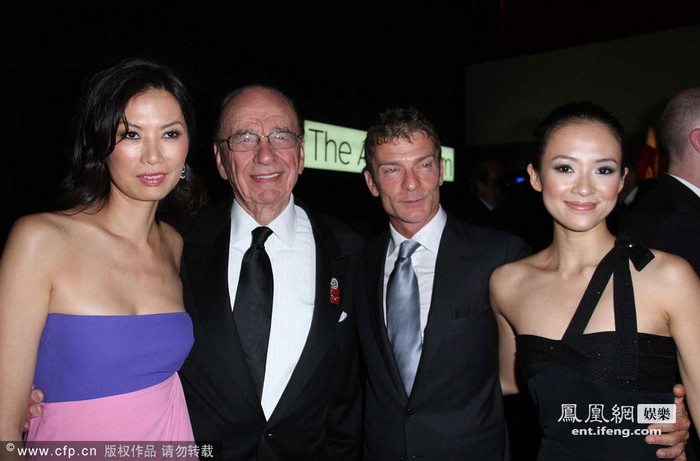 Tháng 8/2008, Chương Tử Di cùng bạn trai là đại gia Vivi Nevo (thứ hai từ phải qua) tham dự đêm tiệc bình chọn 100 nhân vật có ảnh hưởng nhất thế giới của tạp chí Time. Chương Tử Di xuất hiện cùng Vivi Nevo và người đẹp Đặng Văn Địch (bên trái) cùng ông trùm truyền thông toàn cầu Rupert Murdoch. Tháng 8/2008, Chương Tử Di cùng bạn trai là đại gia Vivi Nevo (thứ hai từ phải qua) tham dự đêm tiệc bình chọn 100 nhân vật có ảnh hưởng nhất thế giới của tạp chí Time. Chương Tử Di xuất hiện cùng Vivi Nevo và người đẹp Đặng Văn Địch (bên trái) cùng ông trùm truyền thông toàn cầu Rupert Murdoch.