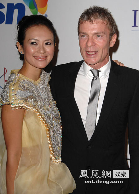 Ngày 25/10/2007 tại Thượng Hải, Chương Tử Di một sự kiện của hãng Montblanc cùng các đại diện cấp cao của hãng này. Ngày 25/10/2007 tại Thượng Hải, Chương Tử Di một sự kiện của hãng Montblanc cùng các đại diện cấp cao của hãng này.