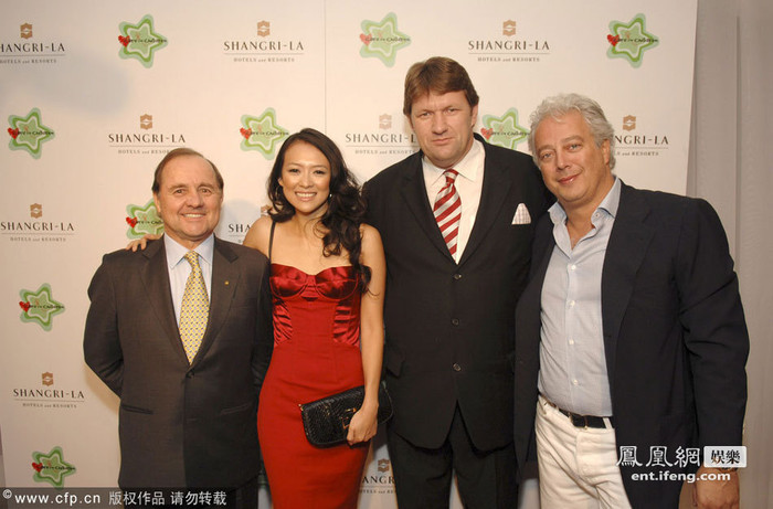 Ngày 21/6/2007 tại New York, Chương Tử Di tham dự lễ kích hoạt trang web đấu giá toàn cầu làm từ thiện gây quý cho một tổ chức vì trẻ em bên cạnh các lãnh đạo cao cấp của khu nghỉ mát Shangri-La. Ngày 21/6/2007 tại New York, Chương Tử Di tham dự lễ kích hoạt trang web đấu giá toàn cầu làm từ thiện gây quý cho một tổ chức vì trẻ em bên cạnh các lãnh đạo cao cấp của khu nghỉ mát Shangri-La.