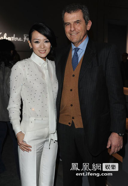 Ngày 27/2/2011 tại Milan, Chương Tử Di tham dự Tuần lễ thời trang mùa đông 2011 với hãng Salvatore Ferragamo bên cạnh người thừa kế đồng thời là giám đốc điều hành của hãng là ông Ferrucio Ferragamo.