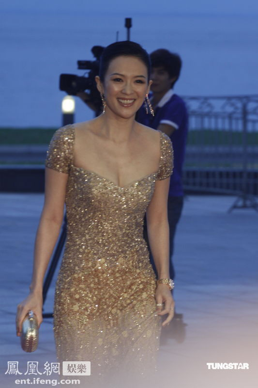 Tại đây, người đẹp họ Chương cũng gửi lời cảm ơn sâu sắc đến người hâm mộ và bạn bè trước những thông tin bội nhọ danh dự và hình ảnh của cô. Tại đây, người đẹp họ Chương cũng gửi lời cảm ơn sâu sắc đến người hâm mộ và bạn bè trước những thông tin bội nhọ danh dự và hình ảnh của cô.