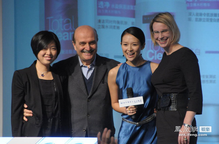 Ngày 12/5/2008, Chương Tử Di với tư cách là gương mặt đại diện của hãng Maybelline xuất hiện bên cạnh các đại diện cấp cao của hãng này. Theo một nguồn tin thì tối đó Chương Tử Di nhận được 100.000 tệ (hơn 300 triệu đồng) cho 5 phút xuất hiện tại sự kiện này.