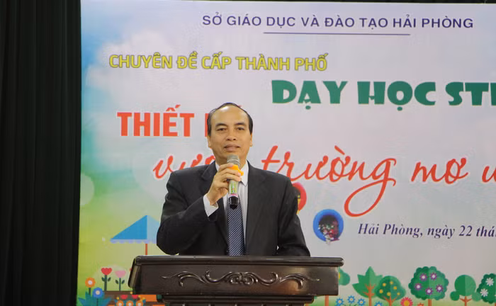 Ông Đỗ Văn Lợi, Phó giám đốc Sở Giáo dục và Đào tạo Hải Phòng phát biểu tại hội thảo (Ảnh: Lã Tiến)