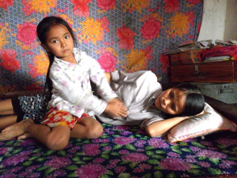 Anh Thanh đã nghỉ đủ mọi cách để chữa bệnh cho vợ, nhưng chỉ cách phải bán căn nhà đang ở Anh Thanh đã nghỉ đủ mọi cách để chữa bệnh cho vợ, nhưng chỉ cách phải bán căn nhà đang ở