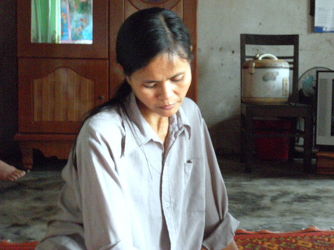 Ngồi được một lúc, chị Tuyết lại bị tức ngực khó thở Ngồi được một lúc, chị Tuyết lại bị tức ngực khó thở