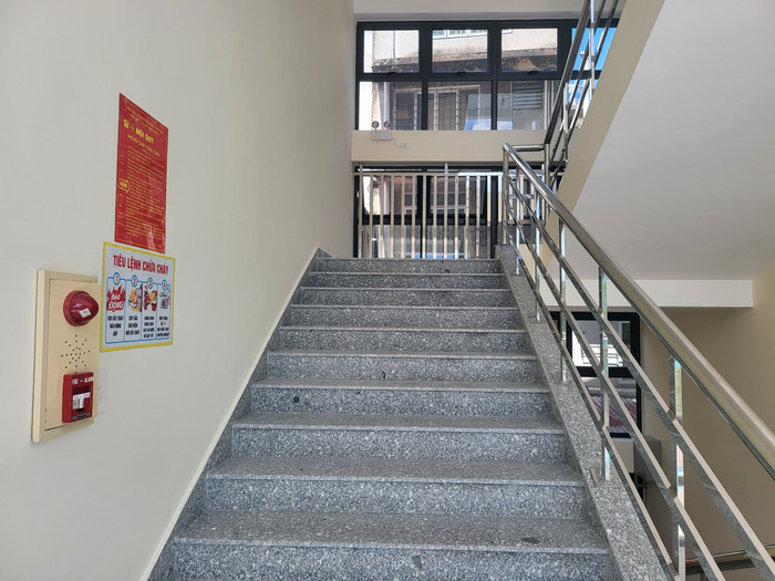 Các phòng học của Trường Trung học cơ sở Ngô Quyền được lắp đặt hệ thống chữa cháy hiện đại (Ảnh: LT)