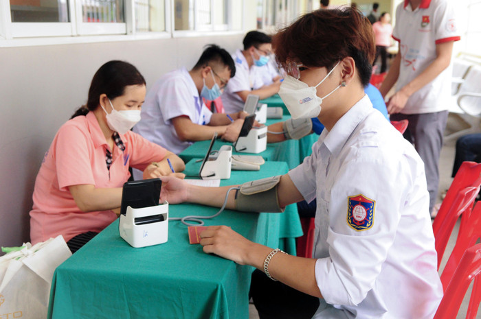 Trước khi hiến máu, các tình nguyện viên được khám sàng lọc cẩn thận (Ảnh: TK) Trước khi hiến máu, các tình nguyện viên được khám sàng lọc cẩn thận (Ảnh: TK)