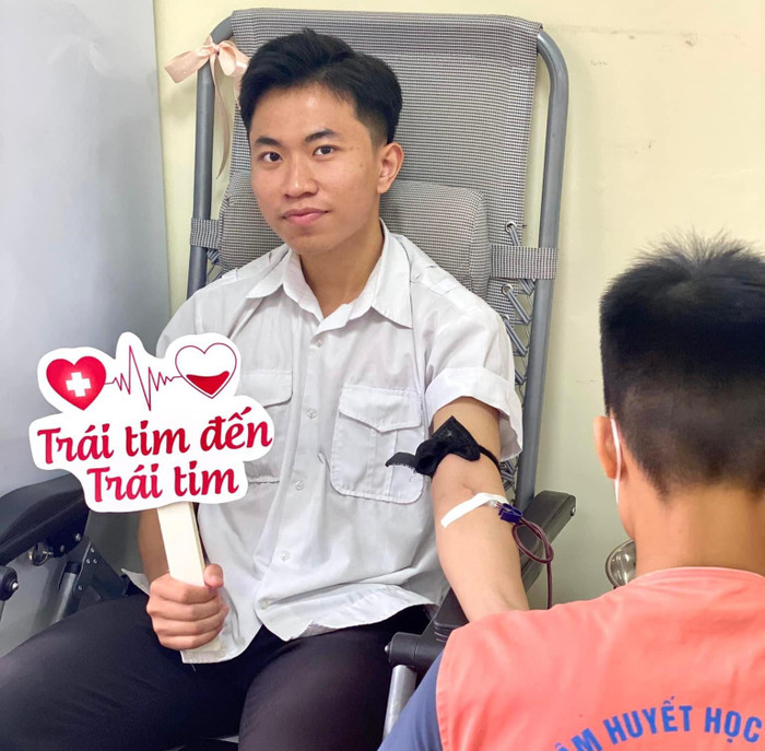 Em Nguyễn Văn Tuấn, một tình nguyện viên tham gia hiến máu của chương trình (Ảnh: TK) Em Nguyễn Văn Tuấn, một tình nguyện viên tham gia hiến máu của chương trình (Ảnh: TK)