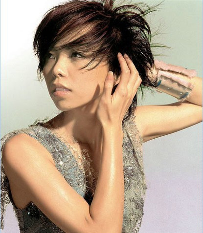 Nữ ca sĩ người Đài Loan Trương Tuệ Muội là tộc người Ti Nam, một dân tộc thiểu số khá hiếm ở Trung Quốc ngày nay. Nữ ca sĩ người Đài Loan Trương Tuệ Muội là tộc người Ti Nam, một dân tộc thiểu số khá hiếm ở Trung Quốc ngày nay.