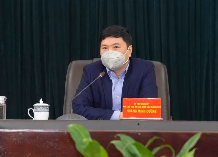 Phó Chủ tịch Uỷ ban nhân dân thành phố Hoàng Minh Cường nhấn mạnh, việc triển khai chữ ký số sớm là thách thức đặt ra, nhưng cũng là cơ hội để Hải Phòng trở thành một trong những địa phương đi đầu cả nước trong chuyển đổi số (Ảnh: CTTĐT) Phó Chủ tịch Uỷ ban nhân dân thành phố Hoàng Minh Cường nhấn mạnh, việc triển khai chữ ký số sớm là thách thức đặt ra, nhưng cũng là cơ hội để Hải Phòng trở thành một trong những địa phương đi đầu cả nước trong chuyển đổi số (Ảnh: CTTĐT)