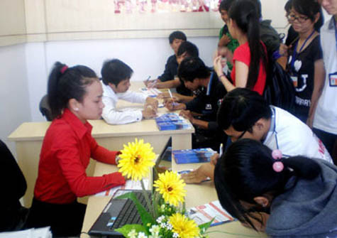 Sinh viên đăng ký theo học tại FPT Jetking Sinh viên đăng ký theo học tại FPT Jetking