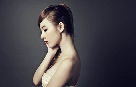 Nhưng mới đây, bất ngờ cô nàng lại "tung" ra một bộ ảnh đầy nóng bỏng, gợi cảm. Nhưng mới đây, bất ngờ cô nàng lại "tung" ra một bộ ảnh đầy nóng bỏng, gợi cảm.