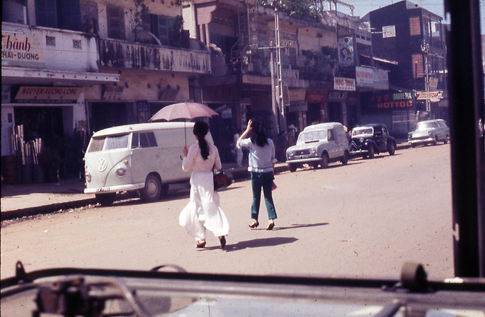 Đường Trương Minh Giảng. Ảnh. Dave DeMIlner. Đường Trương Minh Giảng. Ảnh. Dave DeMIlner.