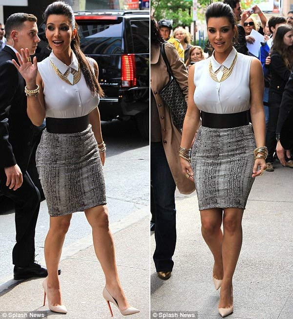 Thân hình đồng hồ cát vô cùng gợi cảm. Từ khi đặt chân vào giới showbiz, Kim càng biết cách làm nổi bật lợi thế về hình thể của mình. (Ảnh: Xz) Thân hình đồng hồ cát vô cùng gợi cảm. Từ khi đặt chân vào giới showbiz, Kim càng biết cách làm nổi bật lợi thế về hình thể của mình. (Ảnh: Xz)