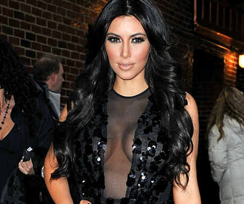 Chiếc đầm ren trong suốt này từng khiến báo chí tốn không ít giấy mực. Bỏ ngoài tai mọi lời nhận xét, đàm tiếu, Kim vẫn ăn diện theo đúng sở thích của mình. (Ảnh: 2sao) Chiếc đầm ren trong suốt này từng khiến báo chí tốn không ít giấy mực. Bỏ ngoài tai mọi lời nhận xét, đàm tiếu, Kim vẫn ăn diện theo đúng sở thích của mình. (Ảnh: 2sao)