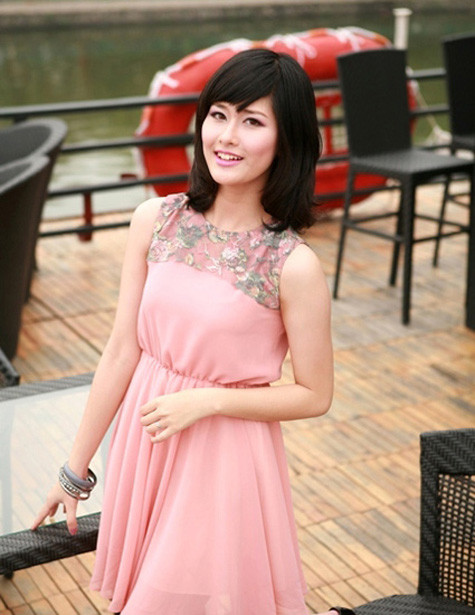 Linh là thành viên xuất sắc của Câu lạc bộ tiếng Trung của trường. Thường xuyên tham gia các hoạt động tình nguyện và các hoạt động xã hội khác.