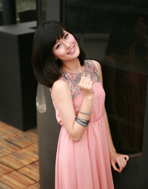 Phạm Thị Thùy Linh, sinh 1992, là sinh viên năm 2 ngành kinh tế và kinh doanh quốc tế, chuyên ngành Kinh tế đối ngoại Đại học Ngoại Thương.