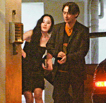 Một minh chứng khiến nhiều người giật mình khi đọc thông tin từ tờ Apple nổi tiếng của Hồng Kông cho biết, Chương Tiểu Huệ từng quan hệ với 7 đại gia trong cùng một thời gian ngắn để có thể được nhận vai vào những bộ phim lớn. Một minh chứng khiến nhiều người giật mình khi đọc thông tin từ tờ Apple nổi tiếng của Hồng Kông cho biết, Chương Tiểu Huệ từng quan hệ với 7 đại gia trong cùng một thời gian ngắn để có thể được nhận vai vào những bộ phim lớn.