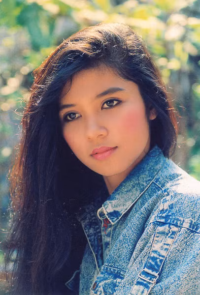 Kiểu tóc của Việt Trinh đơn giản và rất hợp thời. Vì vậy, nhiều bạn gái Bắc Kỳ thời bấy giờ cũng xăm xăm học theo mốt tóc này.