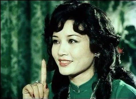 Kiểu tóc nghệ sĩ Hà Xuyên "diện" trong Biệt động Sài Gòn đã trở thành mốt tóc thịnh hành được nhiều chị em phụ nữ yêu thích. Tuy nhiên, nếu không có được vẻ đẹp đài các, làn da trắng sáng như nữ diễn viên này thì kiểu tóc ấy khó lòng đẹp cho được. Kiểu tóc nghệ sĩ Hà Xuyên "diện" trong Biệt động Sài Gòn đã trở thành mốt tóc thịnh hành được nhiều chị em phụ nữ yêu thích. Tuy nhiên, nếu không có được vẻ đẹp đài các, làn da trắng sáng như nữ diễn viên này thì kiểu tóc ấy khó lòng đẹp cho được.