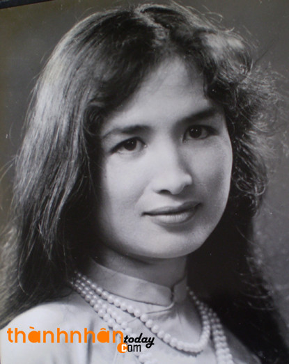 Hay khi đã đứng trên đỉnh cao của sự nghiệp, Trà Giang vẫn không thay đổi hay làm điệu cho mái tóc. Hay khi đã đứng trên đỉnh cao của sự nghiệp, Trà Giang vẫn không thay đổi hay làm điệu cho mái tóc.