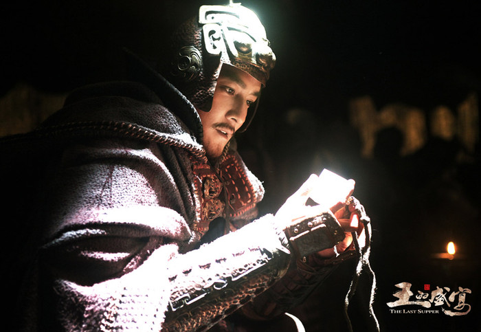 Bộ giáp này được làm hoàn toàn bằng tay và có tổng trọng lượng là hơn 30kg. Bộ giáp này được làm hoàn toàn bằng tay và có tổng trọng lượng là hơn 30kg.