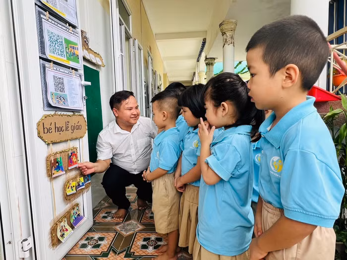 Thầy Tuyến nỗ lực mang đến những gì tốt nhất cho “đàn con thơ” (Ảnh: LT)