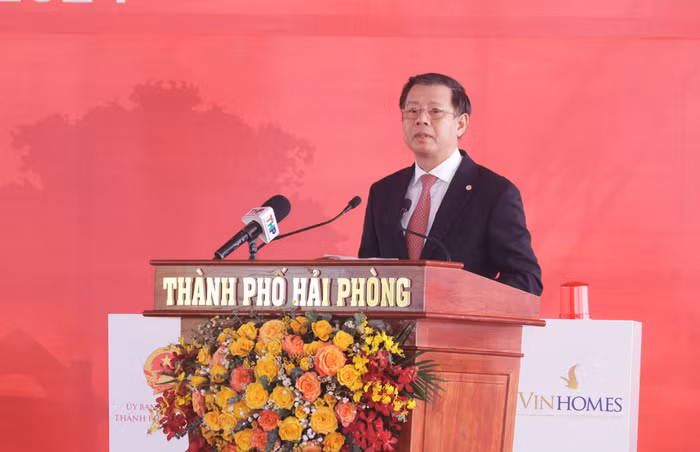 Ông Nguyễn Việt Quang - Phó Chủ tịch Hội đồng quản trị kiêm Tổng Giám đốc Tập đoàn Vingroup phát biểu tại lễ khởi công (Ảnh: HT) Ông Nguyễn Việt Quang - Phó Chủ tịch Hội đồng quản trị kiêm Tổng Giám đốc Tập đoàn Vingroup phát biểu tại lễ khởi công (Ảnh: HT)