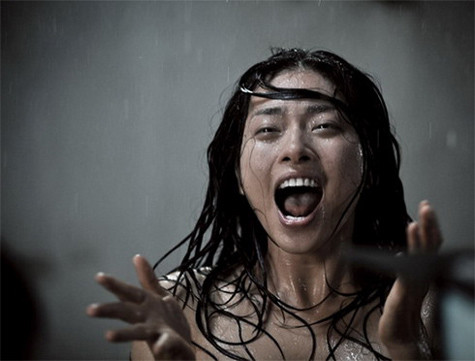 Ngô Thanh Vân ma quái trong "Ngôi nhà trong hẻm". Ngô Thanh Vân ma quái trong "Ngôi nhà trong hẻm".