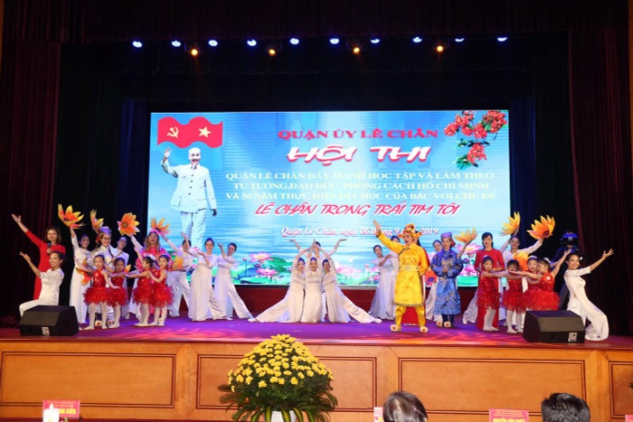 Phần thi tiểu phẩm của Đội thi khối các trường mầm non quận Lê Chân (Ảnh: Lã Tiến)