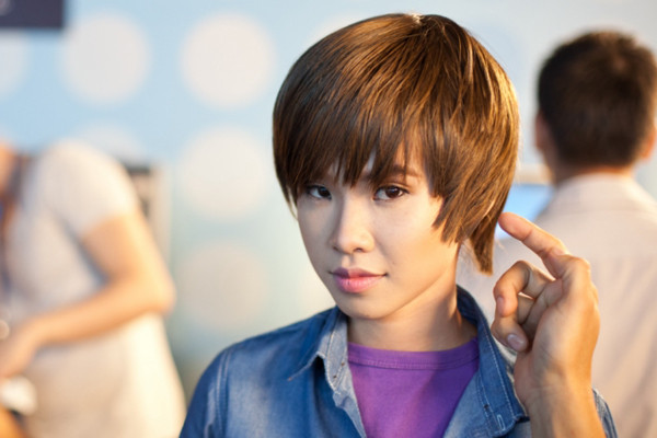 Cô ca sĩ tuổi teen Khởi My trong 3 tập đầu chưa dính phải “ca” nào khó như ở tập 4 với phần hóa thân thành nam ca sĩ tuổi teen người Canada Justin Bieber.