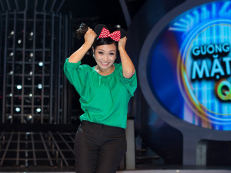 Nữ ca sĩ Phương Thanh ở tuần này cũng thực sự gây chú ý và khiến khán giả tò mò khi chị Chanh phải hóa thân thành cô ca sĩ nhí Xuân Mai.