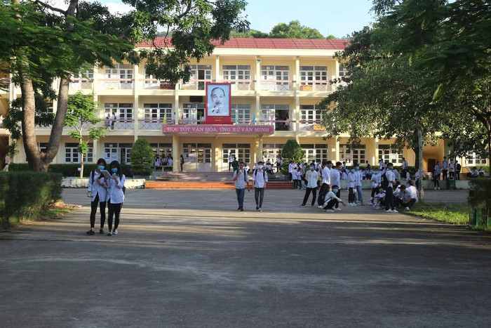 543 thí sinh bước vào môn thi đầu tiên tại điểm thi Trường Trung học phổ thông Hải Đảo (Ảnh: CTV)